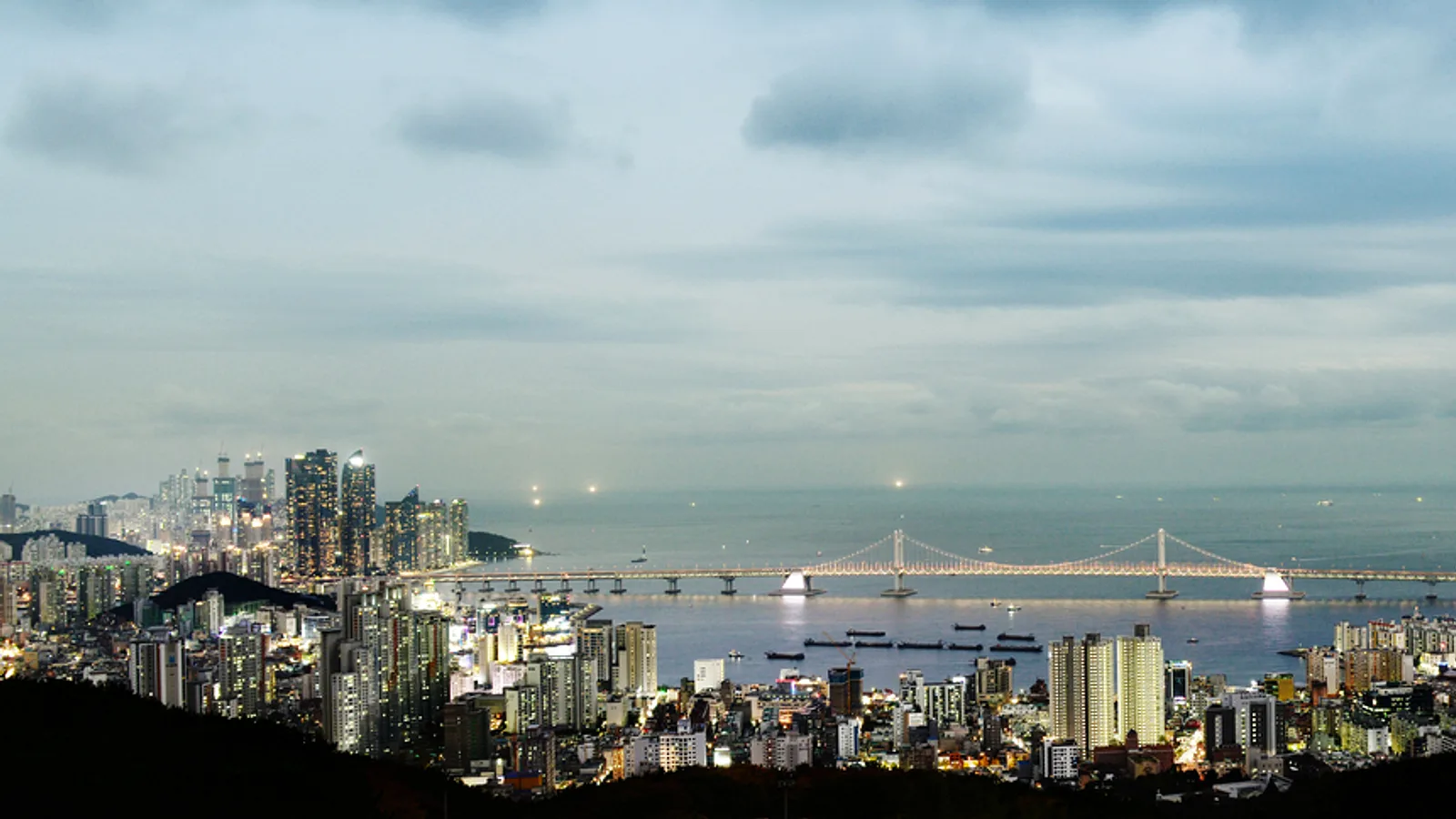 釜山の夜景:広安里、広安大橋のライトアップ、夕方のおすすめスポット