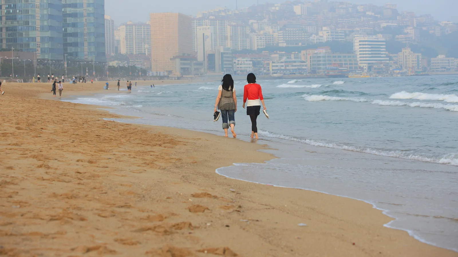 海雲台海水浴場(韓国観光公社、トリミング・色調補正)
