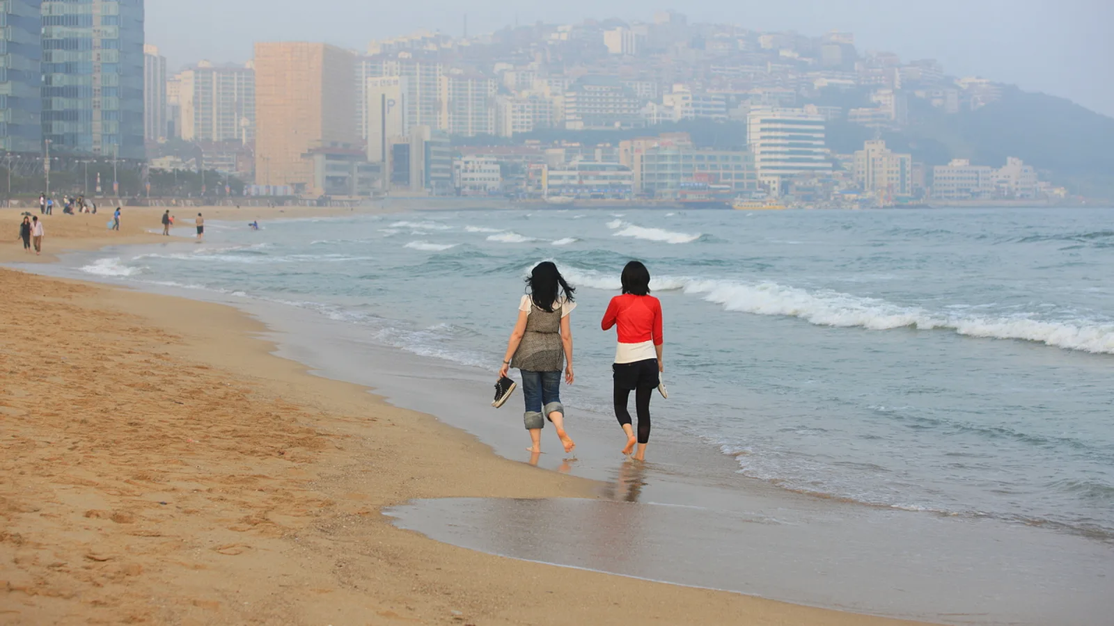 海雲台海水浴場(韓国観光公社、トリミング・色調補正)