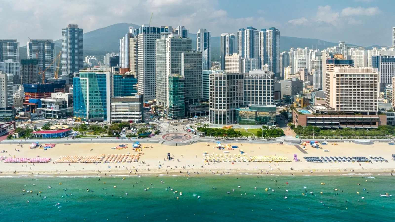 해운대해수욕장 (한국관광공사, 크롭 및 색감 보정)