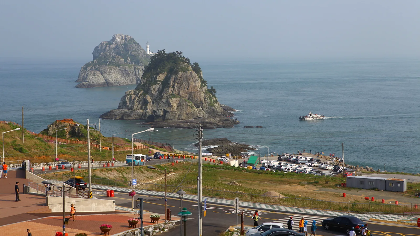 Igidae Coastal Walk in Busan: Cliff Trail, Oryukdo and the Marine City Skyline