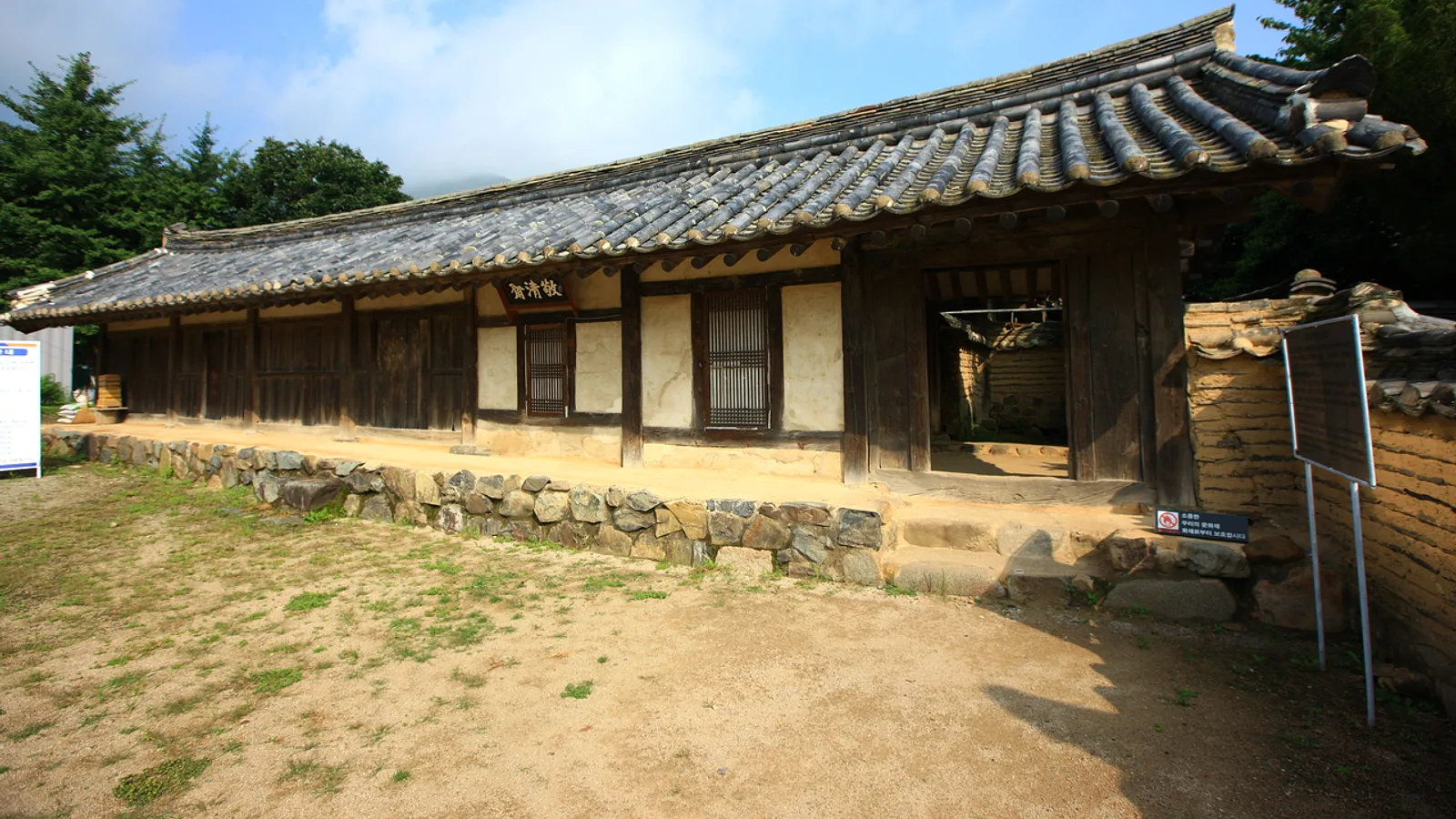 빵집과 간식 노점이 모인 황리단길