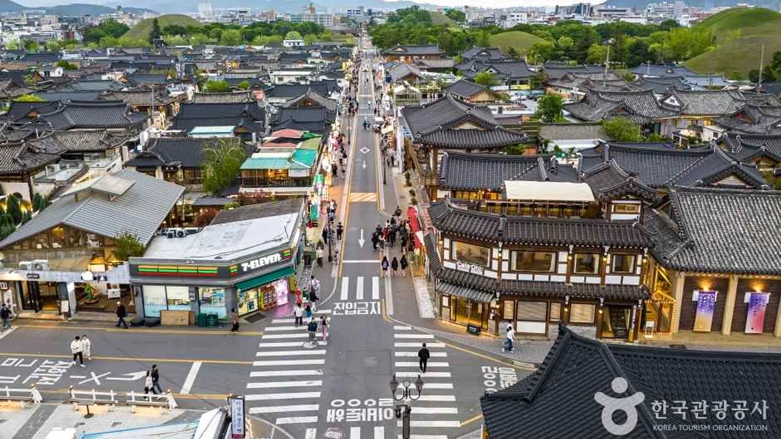 慶州 皇理団通り(韓国観光公社、トリミング・色調補正)