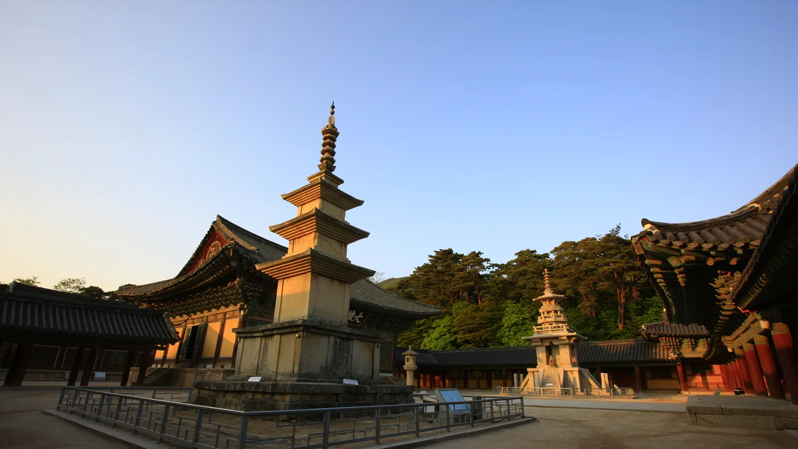 仏国寺(韓国観光公社、トリミング・色調補正)
