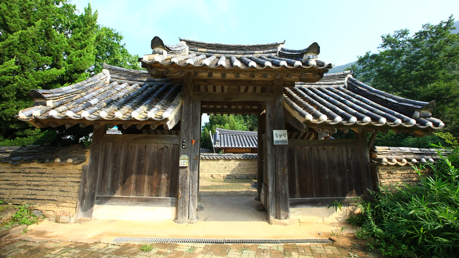 慶州 皇理団通り(韓国観光公社、トリミング・色調補正)