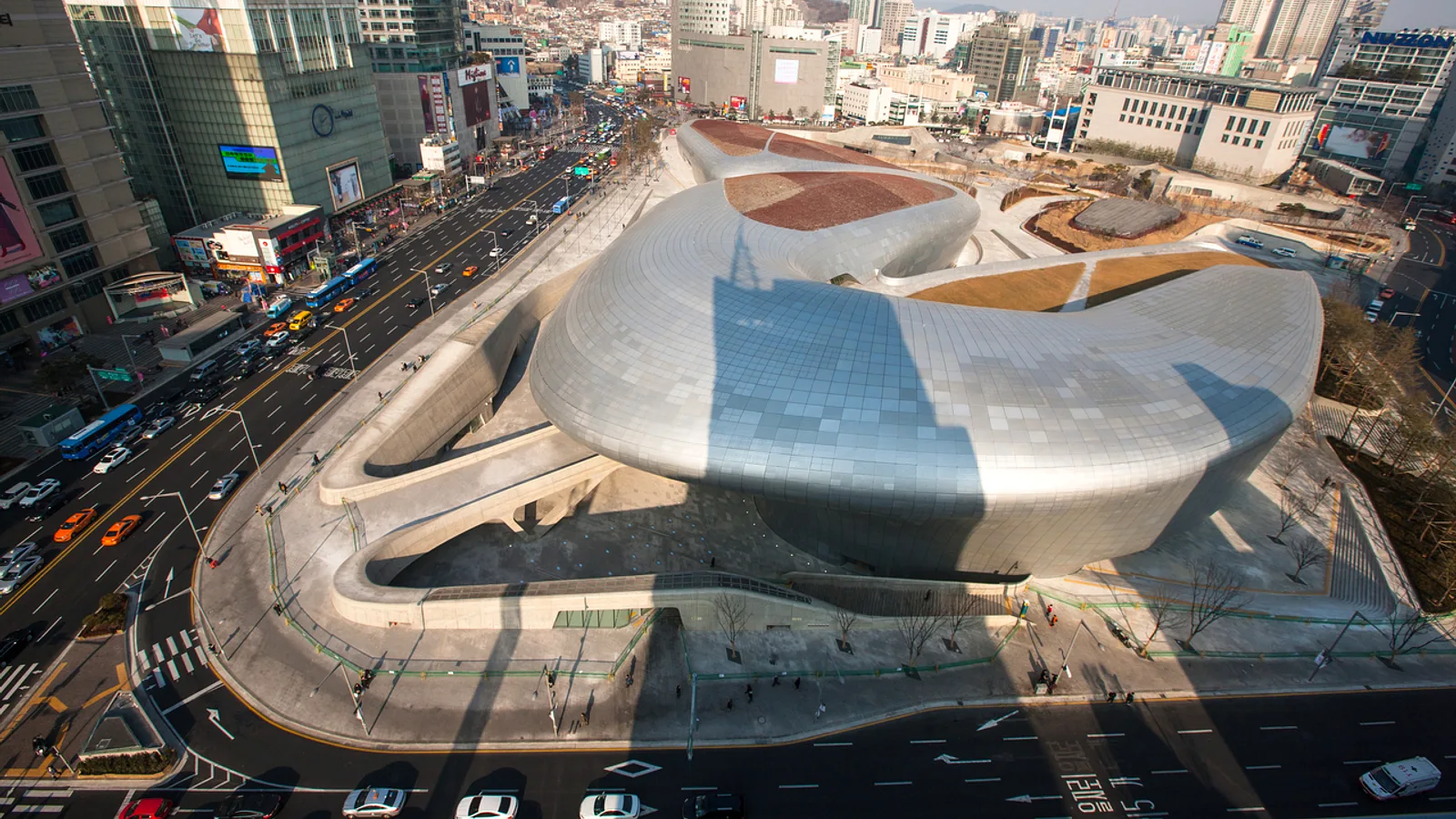 Dongdaemun Design Plaza (DDP)(韓國觀光公社,裁切並調色)