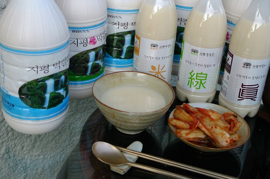 The third-generation family business continues the taste of makgeolli