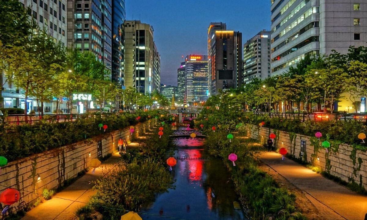 Exploring the beauty and history of Seoul’s Cheonggyecheon Stream: A hidden gem in the heart of the city